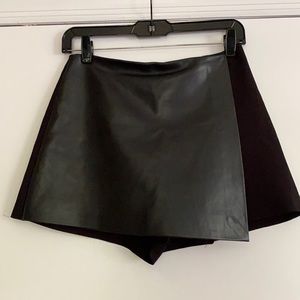 Alice + Olivia vegan leather darma skirt (CURRENT)